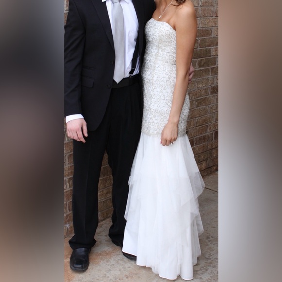 Aidan Mattox Dresses & Skirts - Aidan Mattox Women’s Size 2 Strapless Beaded Mermaid Flare Gown Dress Off White